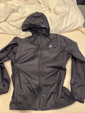 Comme des Garçons Play
X K-Way Logo Patch Zip-Up Jacket